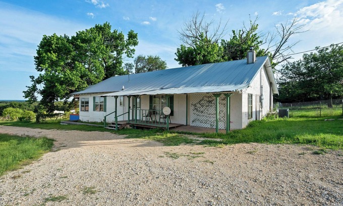 Hico Casa | 7 Tiny Town Farm House Animals Fire Pit