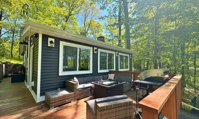 Greenwood Lake Casa | 7 ZEN Luxury Cabin in the Woods
