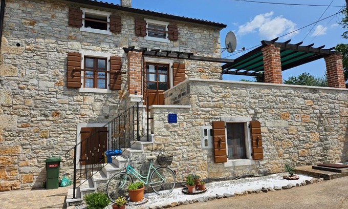 Porec Apartamento | 70 m2 Ferienwohnung Jurići in Steinhaus unweit von Poreč