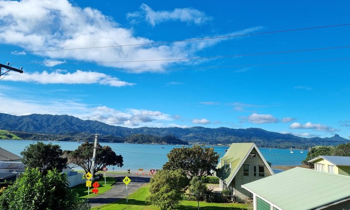 Coromandel Casa | 70 meters to Beach/Boat Ramps - Harbour Views/Internet/Smart TV's/Pet Friendly