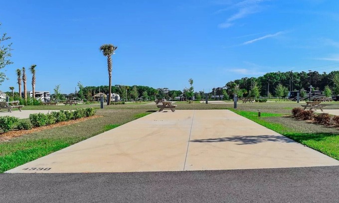 Fellowship Alquiler De RV | 70' RV Pad at Champion's Run Luxury RV Resort with full hookups