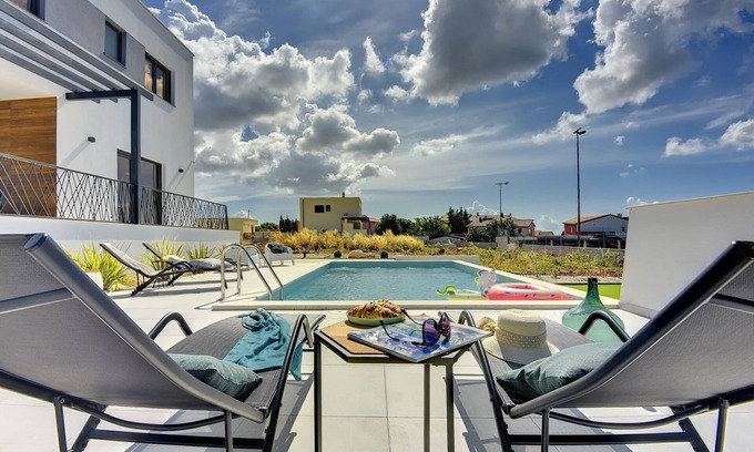 Pomer Casa | A 700 metros de la playa con piscina privada, WiFi, vista al mar