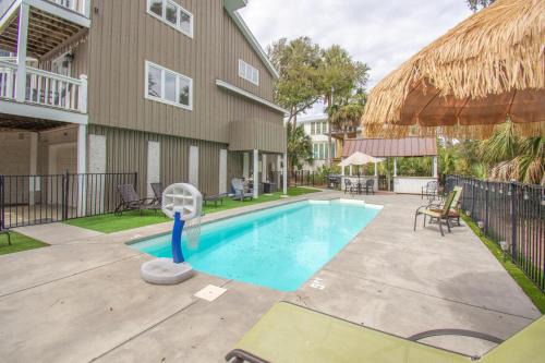 Saint Helena Island Casa | 702 Whiting Rd