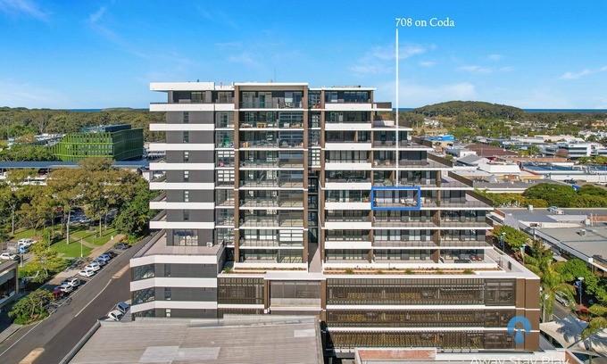 Coffs Harbour Apartamento | 708 on CODA – Modern 1BR Apartment with Balcony & City Views