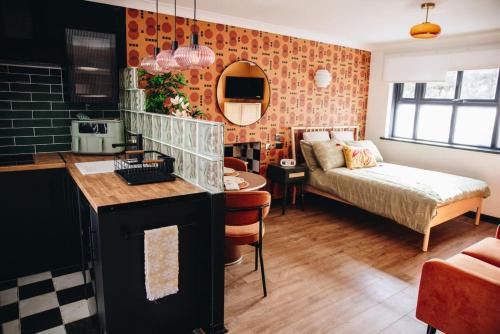 Penarth Casa | 70s Hideaway Guest Studio for 2 I Private I Self Contained I Near Cardiff