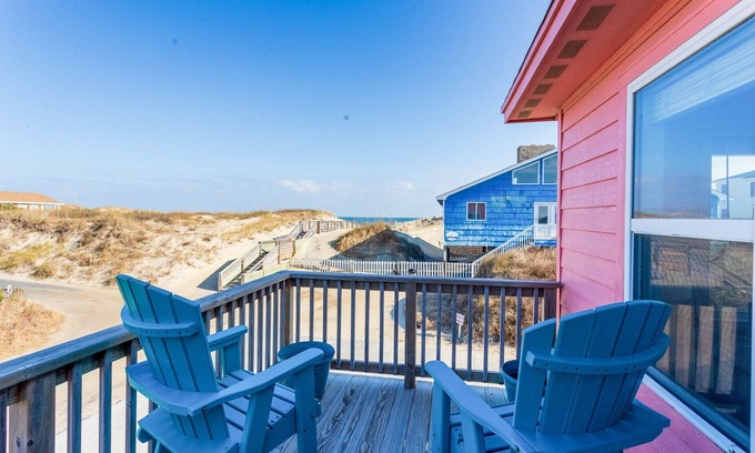 South Nags Head Casa | 7113 The Happy Crab * Just Steps to the Beach