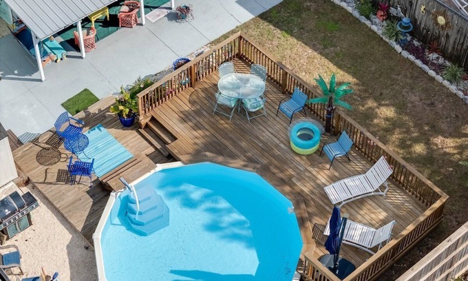 Holiday Beach Casa | 7131 Sunset Ave - Cottage by The Sea with pool