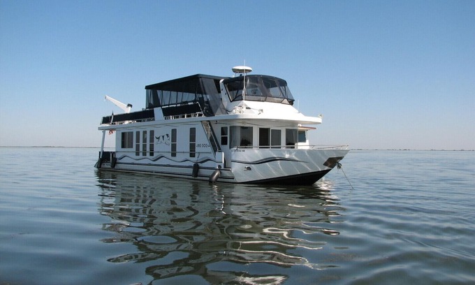 Bethel Island Alquiler De Eote | Casa flotante de lujo de 72 pies "Big Dog"