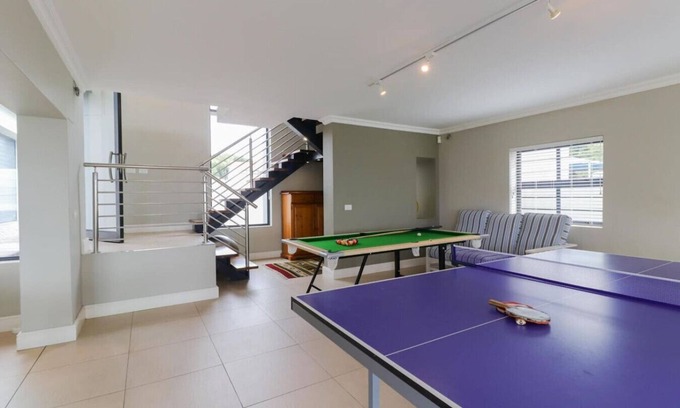 De Kelders Apartamento | 72 on Vyfer | Family friendly | Whale watching | Pool
