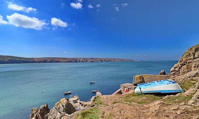 Goulien Casa | 720-Pretty Breton penty in a quiet location ideal for visiting Cap-Sizun