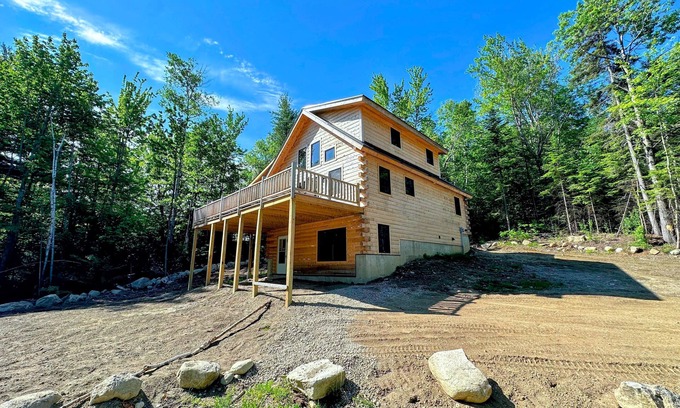 Bethlehem Casa | 73R Brand new log home on quiet side street in Bethlehem, close to Main Street, AC, Dog Friendly!