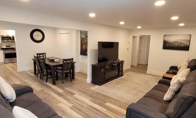 St. Charles Casa | 75 Acre home with trails & outdoor fun tons of Wildlife