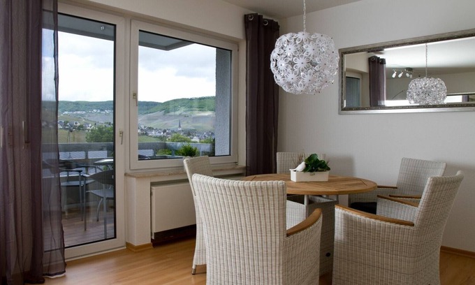 Andel Condominio | 76 m² Gran apartamento de 4 **** con balcón y vistas panorámicas sobre Bernkastel