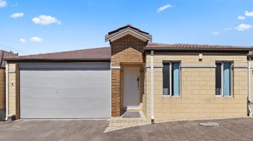 Balga Villa | 78 Modern Comforts Quiet Charm 3br 2ba Parking