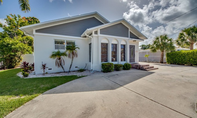 Laguna Shores Casa | 7853 Estero- Casa de piscina perfectamente ubicada
