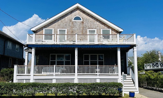 Avon Casa | 7br/3.5ba Classic Bay Head Beach House Steps To The Beach