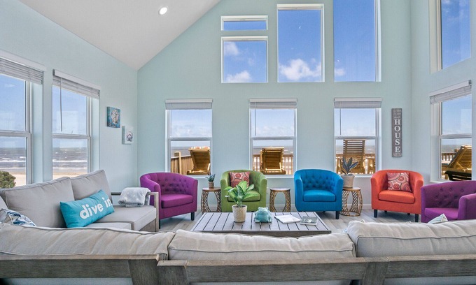 Port Bolivar Casa | 7BR Beachfront | Ocean Views, Sunroom & Pet-Friendly