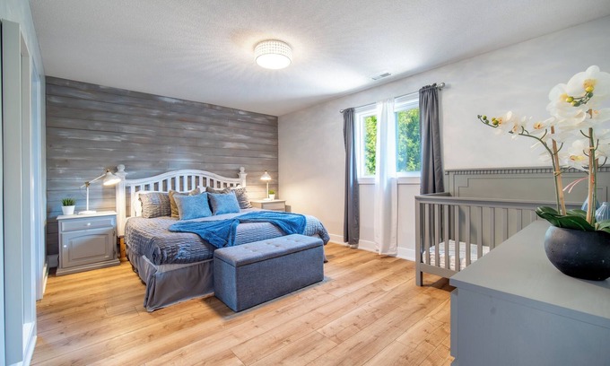 Collingwood Chalet De Esquí | 7BR Chalet w/Sauna&Hot Tub—2 Mins to Blue Mountain!