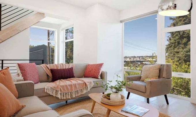 North Queen Anne Condominio | 7BR Chic Retreat Twin TownHomes w/Rooftops