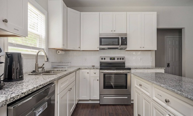 Church Street Casa | 7BR - Family Friendly Stay ~10 mins from Airport