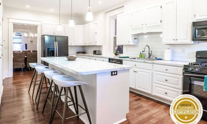 Tower Grove South Casa | Hermosa 7BD South Grand Getaway Sleeps 16