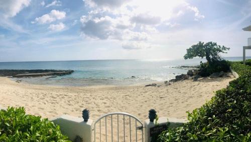 Seven Mile Beach Apartamento | 7Mile Beachfront Apartment