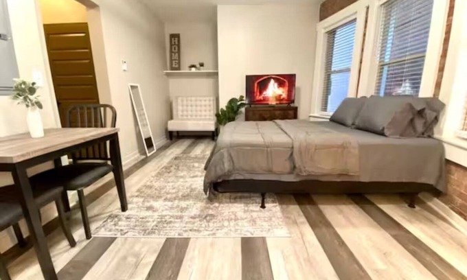 Midtown Apartamento | 7min walk to DMC, Studio w/Wi-Fi