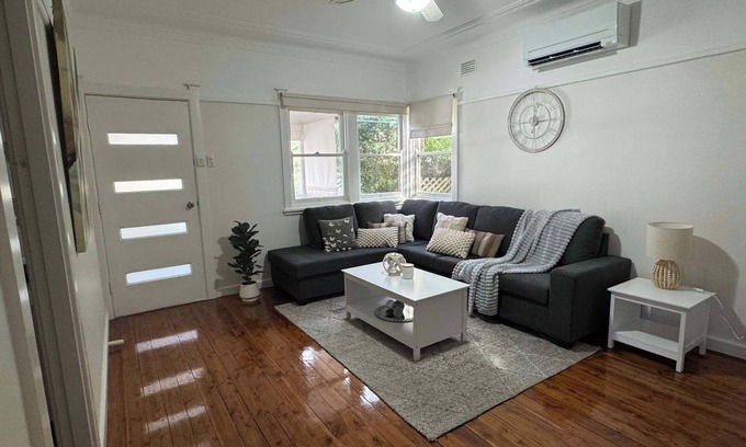 Umina Beach Casa | 7min walk to Ocean Beach… Gorgeous home in a brilliant location!