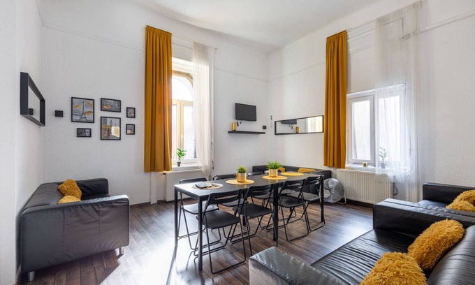 Csarnok negyed Apartamento | ⭐7ROOM-15BED-4BATH ☕FREE-BEER & BREAKFAST ❤️AIRCO