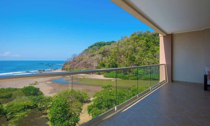 Barrio Los Faroles Condominio | Directly on Beach, 7th Floor, Room for many Friends.