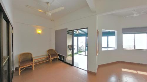 Si Rusa Apartamento | 8-13pax, Duplex private beach, white sand beach