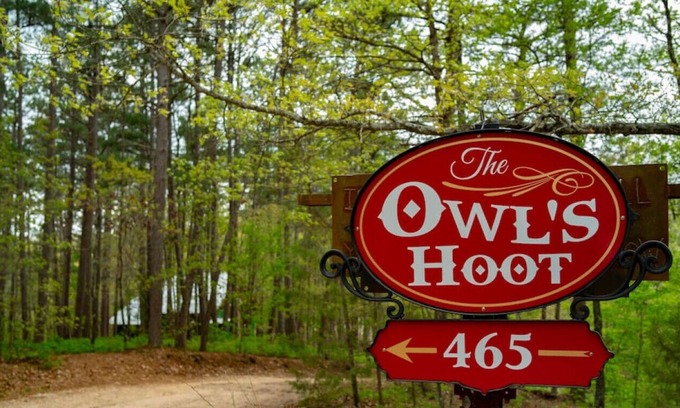 Eureka Springs Cabina | 8>8>The Owls Hoot<8<8