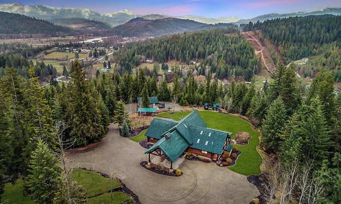 Kingston Casa | 8 Acre Private Estate | Zipline | 5 mi to Silver Mtn | Rock Climbing Wall