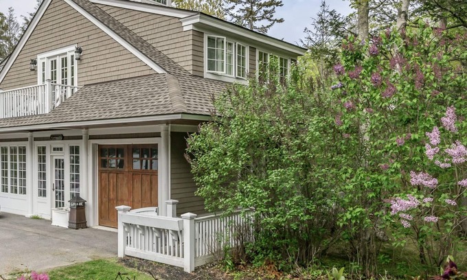 Mid-Coast and Islands Casa | 8 acres overlooking casco bay