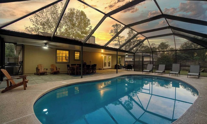 Southside Casa | ~8-Ball Abode Sleeps 8 Pool Basin & Pool Table~