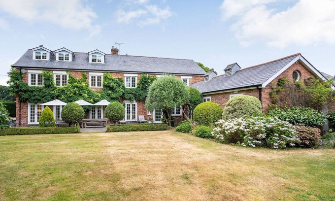 Canford Magna Cabaña | 8 bedroom accommodation in Wimborne