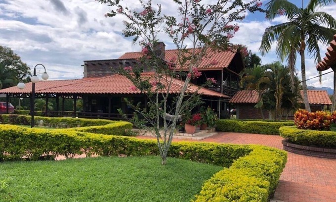 Montenegro Chalet De Esquí | 8 bedroom private vacation home in cuzco