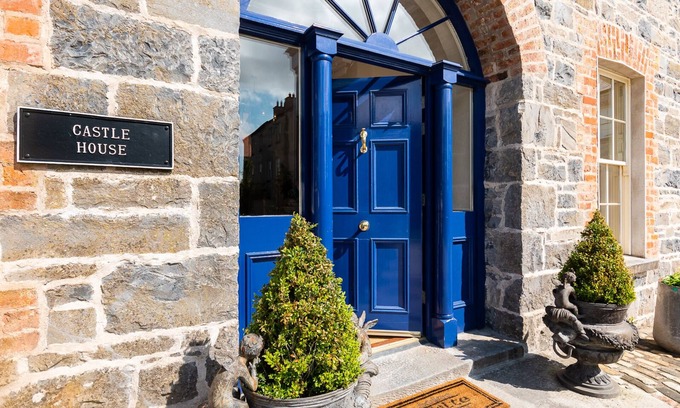 Ennis Casa | 8 bedroomed house steeped in history