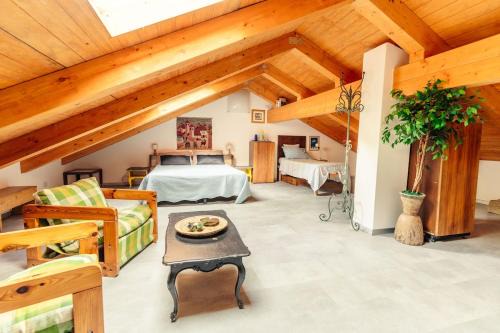 Uscio Casa | 8 beds- surrounded by greenery with parking