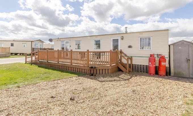 Lowestoft Casa | Caravana de 8 plazas de alquiler cerca de las colinas de madera de placer en Suffolk ref 40093