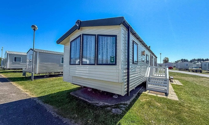 Caister-on-Sea Casa | 8 berth caravan with decking at Caister Beach in Norfolk ref 30016S
