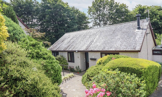 Talybont Cabaña | 8 GLAN YSGETHIN, pet friendly, character holiday cottage in Barmouth