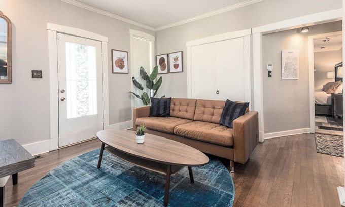 Cooper-Young Historic District Casa | 8 guests~Pool~Steam Room!~Great Midtown Memphis Location