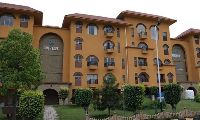 Bahria Town Apartamento | 8 Marla 2 Bed Designer Gold Set Garden Front Netflix Prime Transworld