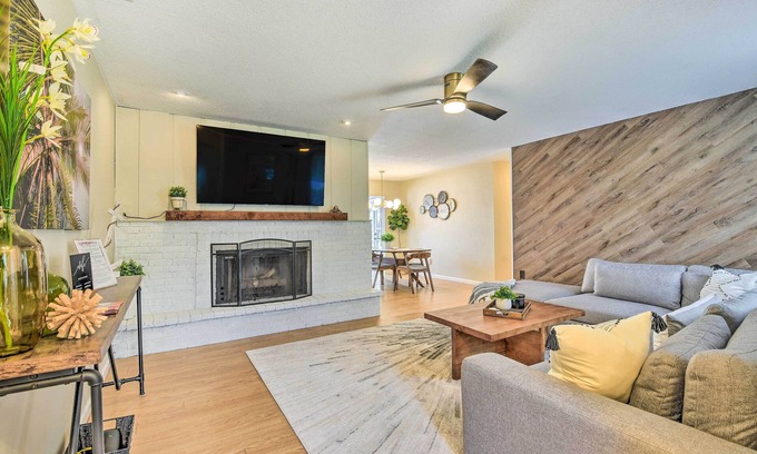 Bradenton Casa | 8 Mi to Beaches: Bradenton Home w/ Poolside Oasis!