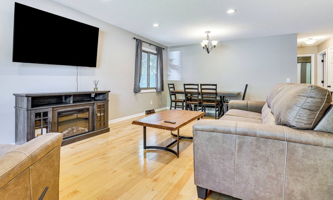 Richfield Casa | 8 Mi to Central Minneapolis: Modern Home w/ Yard