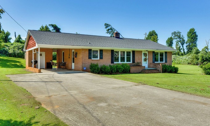 Seneca Casa | 8 Mi to Clemson: Peaceful Family Home w/Yard