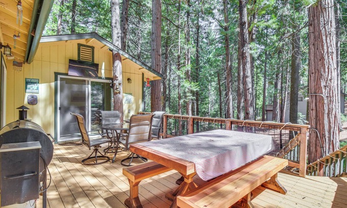 Cold Springs Cabina | 8 Mi to Dodge Ridge Mtn: Peaceful Cabin w/ Deck!