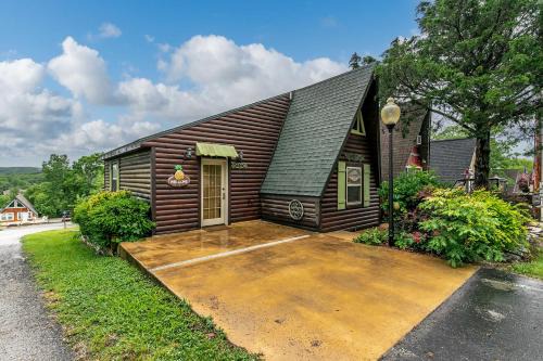 Lampe Casa | 8 Mi to Dogwood Canyon Cozy Cabin with Deck