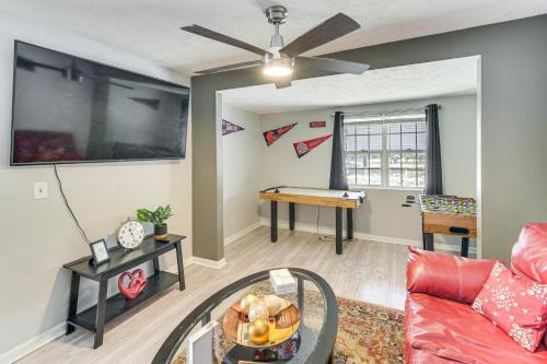 Cleveland Casa | 8 Mi to Dtwn Cleveland Family Home
